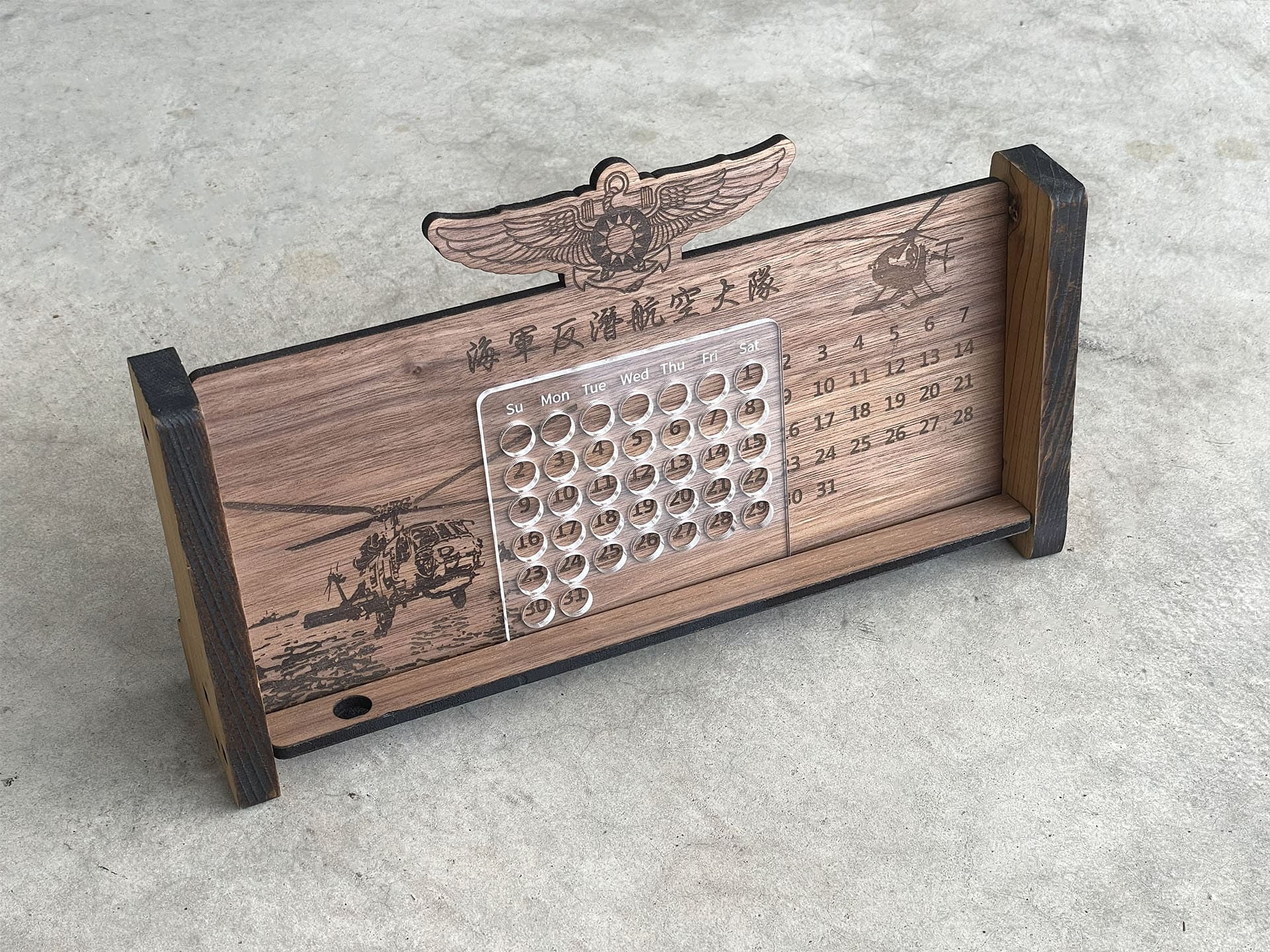 客製化木製桌上萬年曆（雷射雕刻代工） – MUPi暮品文創